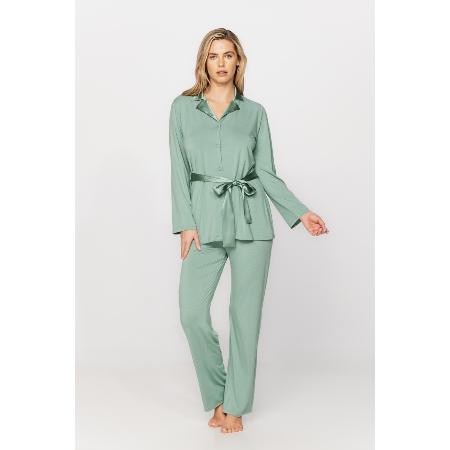 Pijama de seda y micromodal en rojo, rosa y verde, corte ajustado